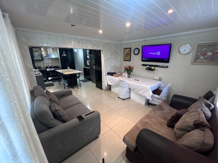 2 Bedroom Property for Sale in Portlands Western Cape